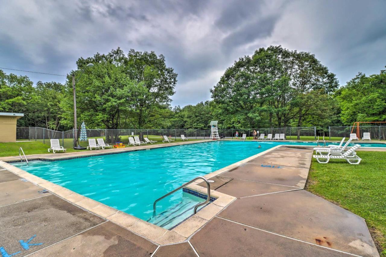 Pocono Mountain Escape With Game Room Walk To Lake! Albrightsville Bagian luar foto