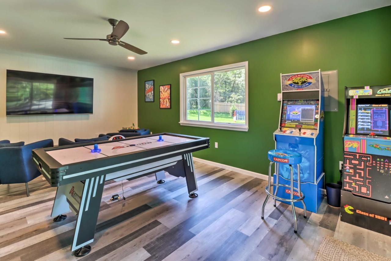 Pocono Mountain Escape With Game Room Walk To Lake! Albrightsville Bagian luar foto